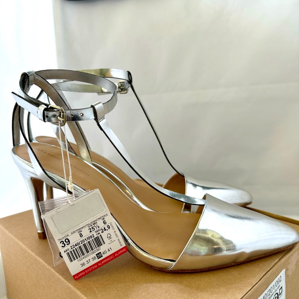 Zara basic new silver T strap heeled sandal. US 8  3.5” heel & 3/8” platform.